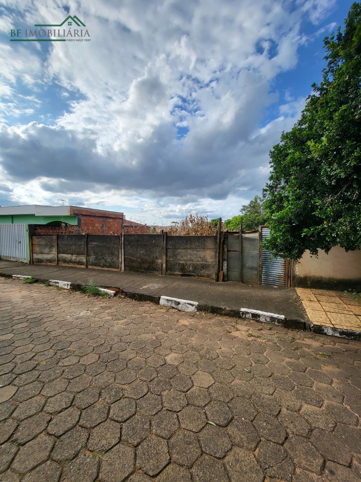 Lote/Terreno em Passos - Aclimação