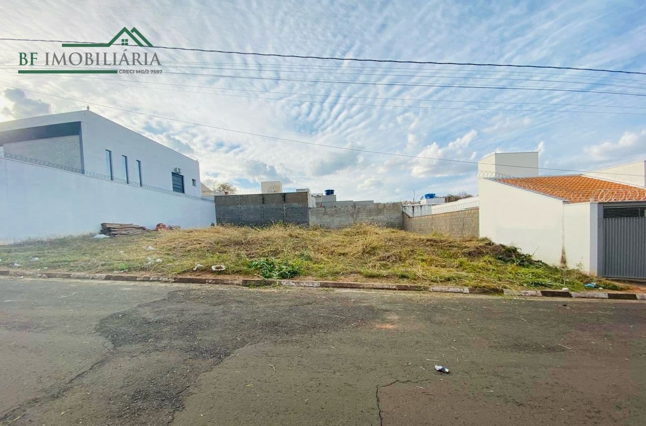 Lote/Terreno em Passos - Parque das Aroeiras