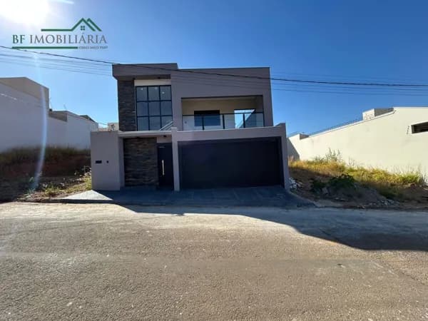 Casa em Passos - Parque das Aroeiras