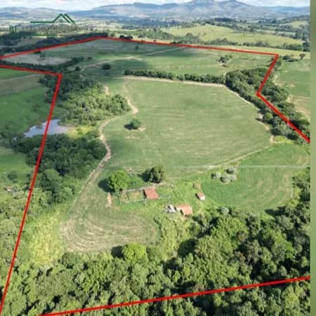 Fazenda/Sítios/Chácaras em Passos - AROEIRAS