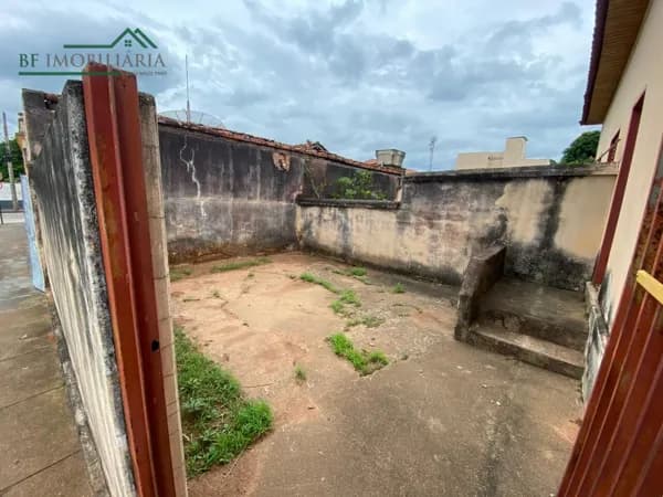 Casa em São João Batista do Glória - Centro