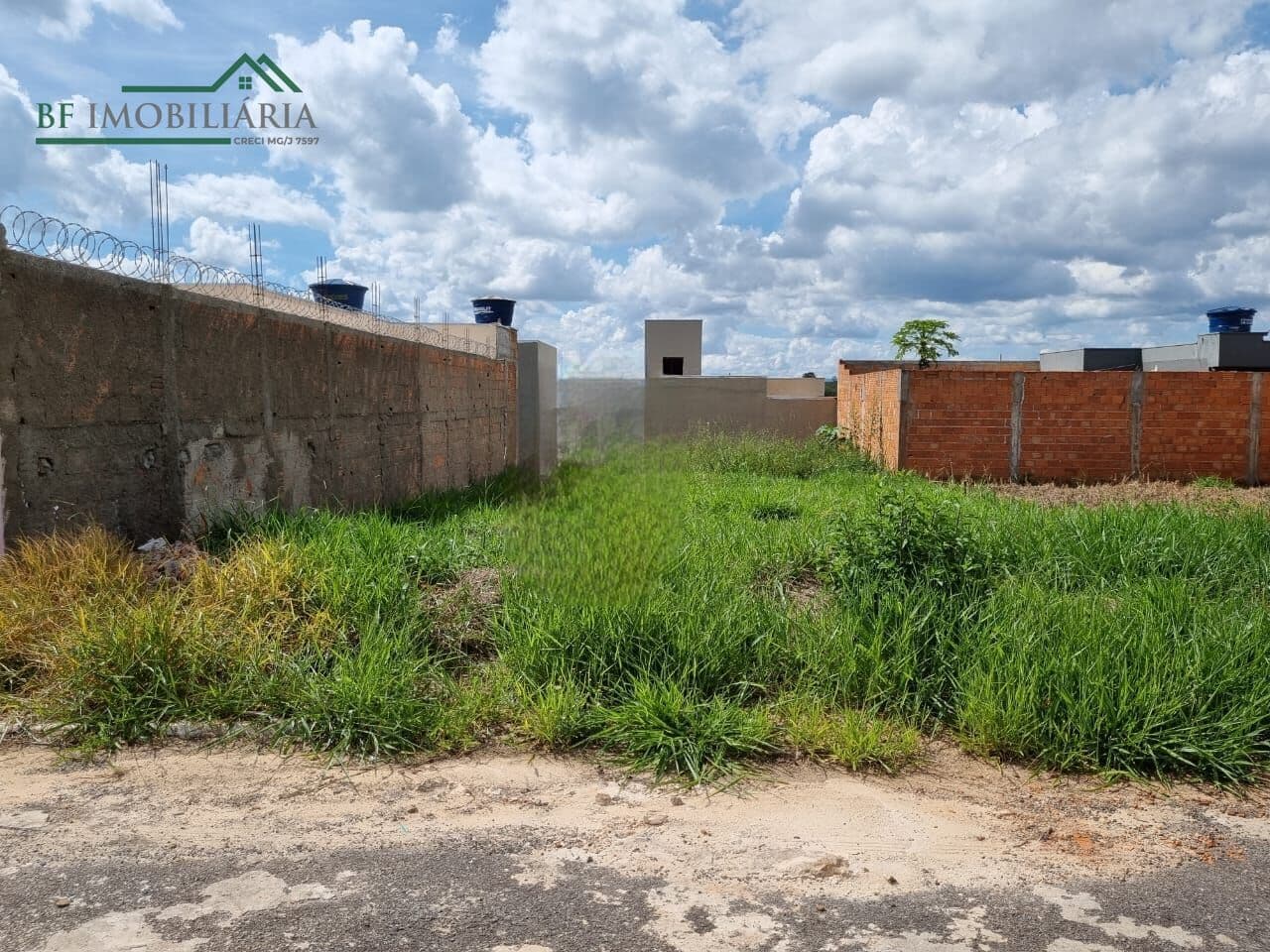 Lote/Terreno em Passos - Jardim Florença