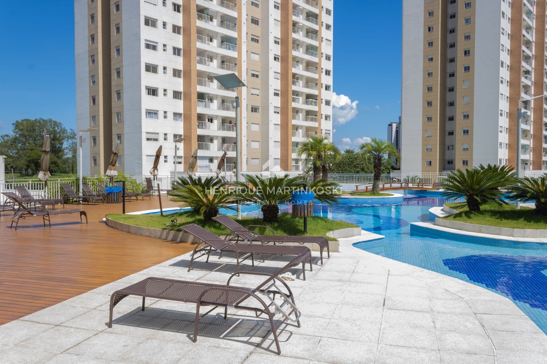 Apartamento a venda de 3 quartos sendo 1 suíte, 113m2, churrasqueira, face Leste, Andar Alto, 2 vagas em condomínio clube