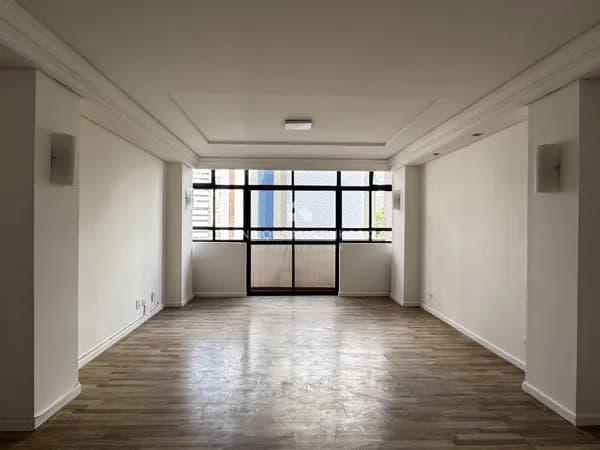 Apartamento 150m² com vaga no Centro de Curitiba | Potencial para retrofit