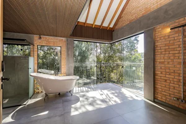 Casa Sobrado Casa Moderna com Arquitetura Brutalista e Vista para a Natureza à Venda