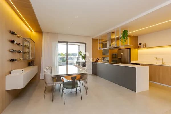 Apartamento mobiliado e decorado com 3 suítes no Ecoville | 136m² privativos | 2 vagas FACE NORTE - PORTEIRA FECHADA