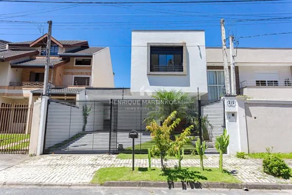 Casa no Ecoville com 3 Suítes, Quintal com Churrasqueira e 182m² Privativos