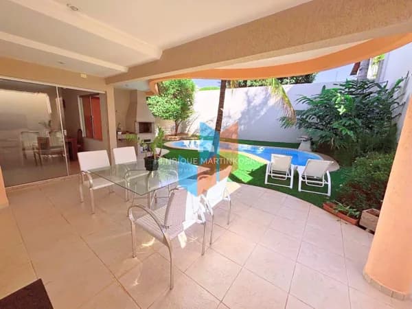 Casa Alto Padrão com 3 Suítes, Piscina, Gourmet com Churrasqueira, 4 Vagas, no Vivendas do Bosque-Santa Fé-Campo Grande-MS