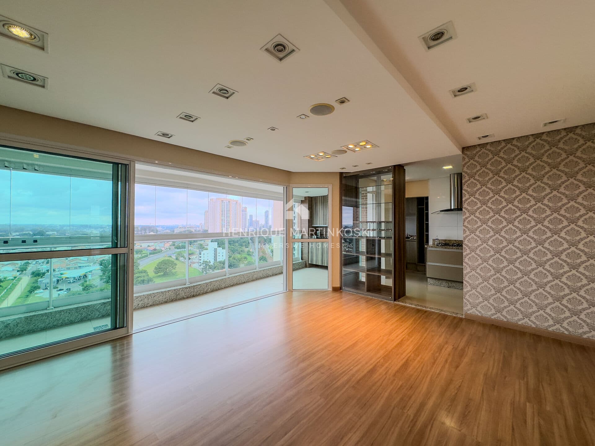 Apartamento com 3 suítes e duas vagas. Andar alto e Churrasqueira na Varanda