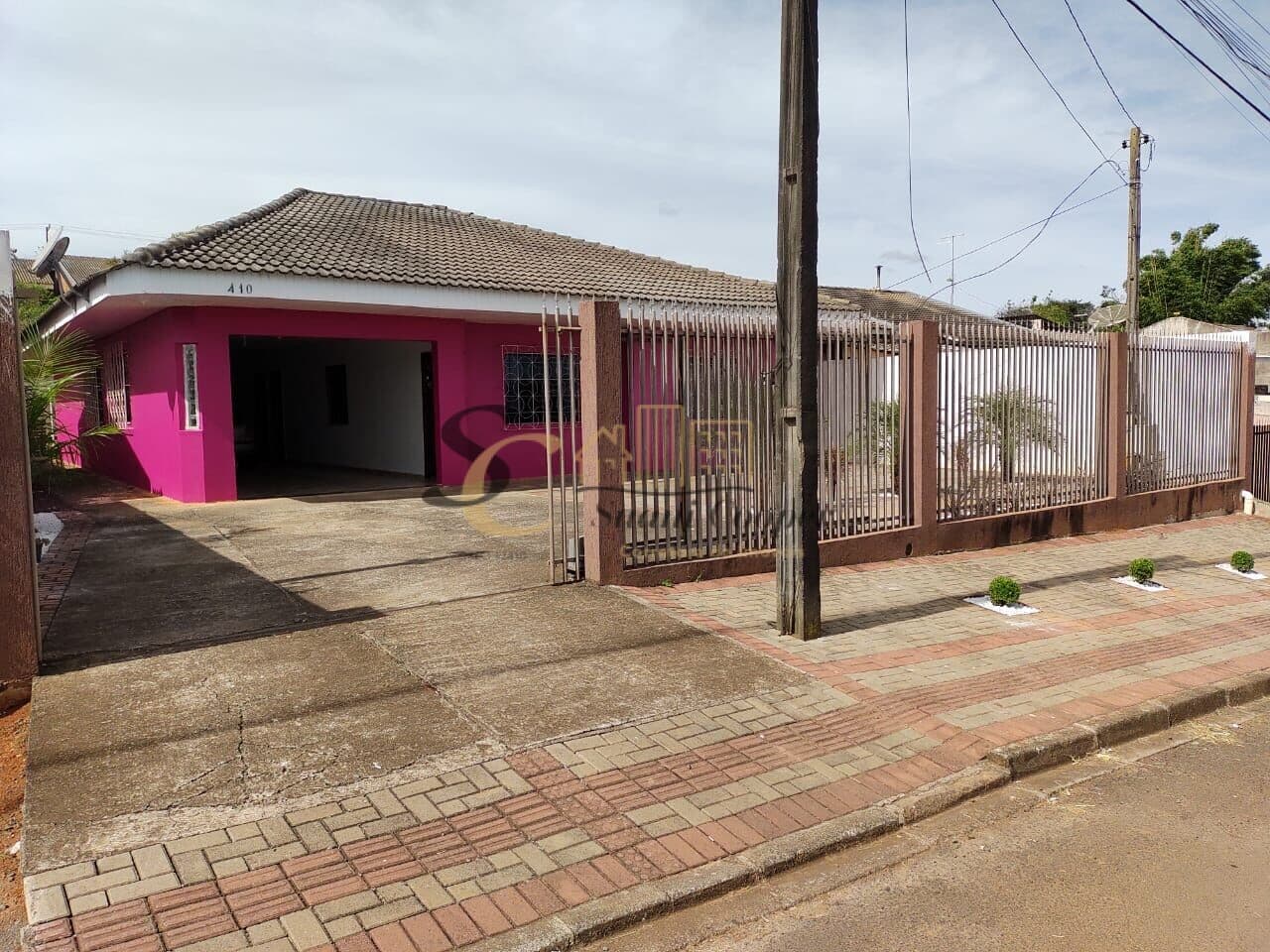 Casa em alvenaria com 2 quartos, 1 suíte e terreno medindo 600 m²