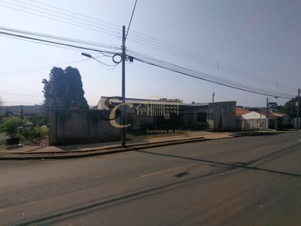 Casa de esquina na Vila Carli. Ótimo local residencial ou comercial.