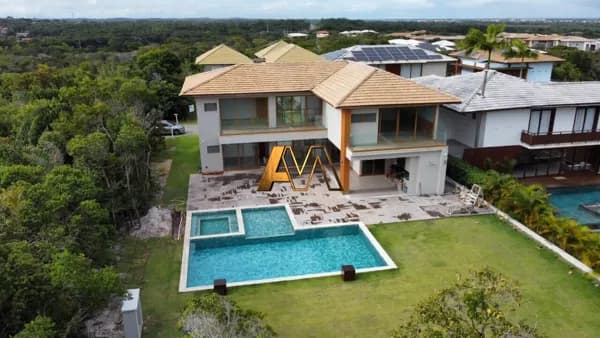 CASA 6 SUÍTES EM PRAIA DO FORTE - PORTEIRA FECHADA