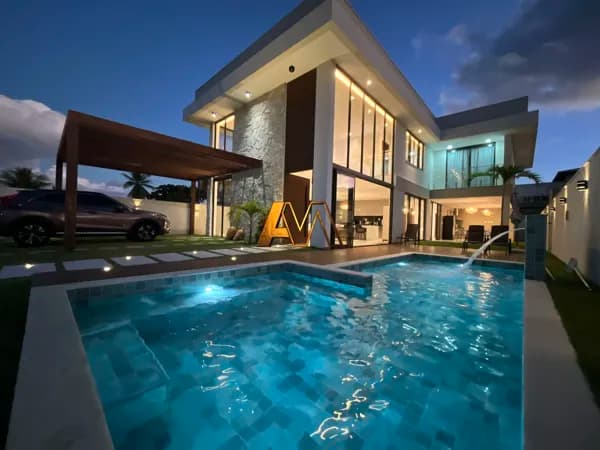 CASA COM 8 SUÍTES EM GUARAJUBA