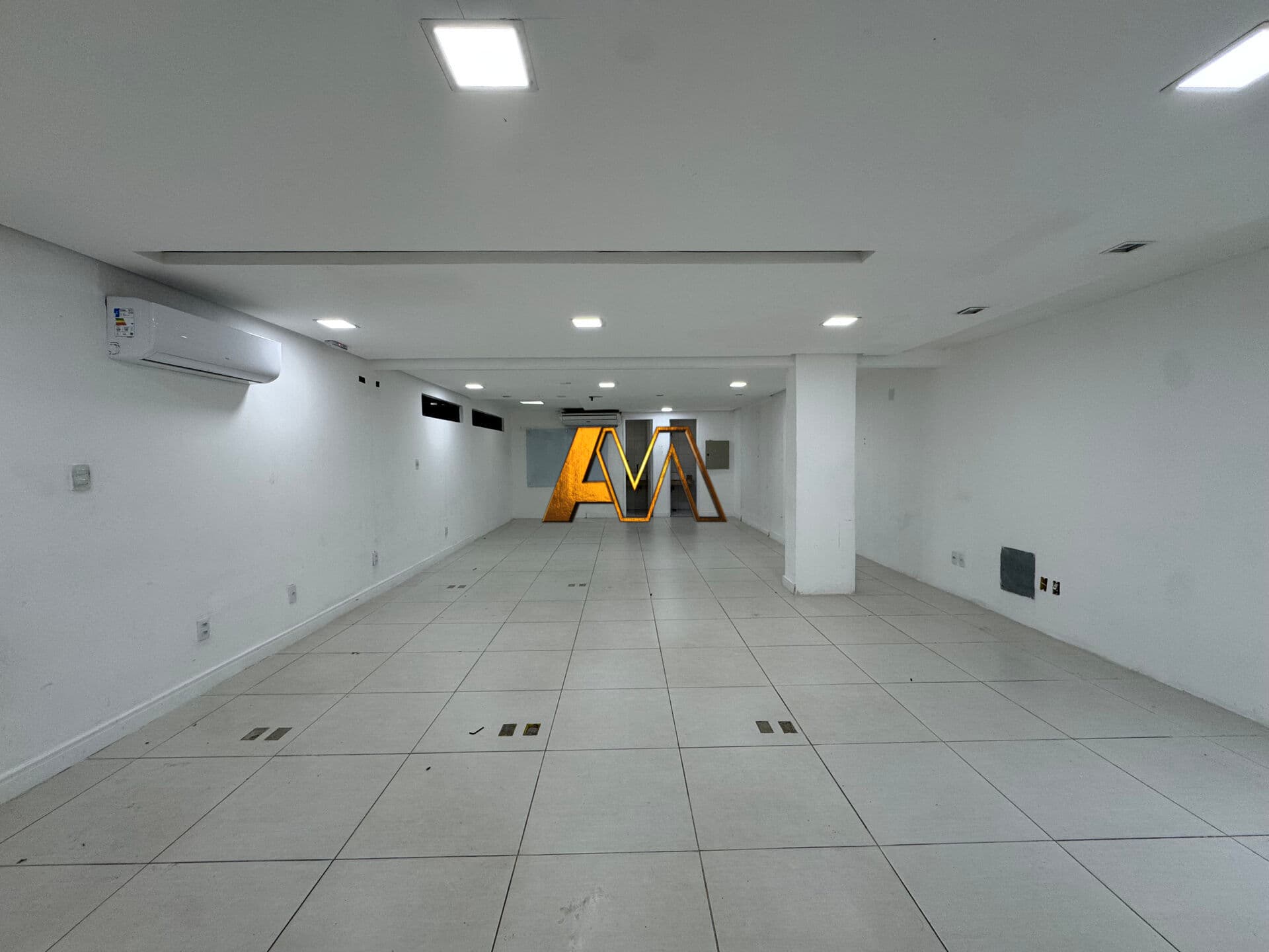 ANDAR COMERCIAL NO TERREO PROXIMO AO PARQUE COSTA AZUL