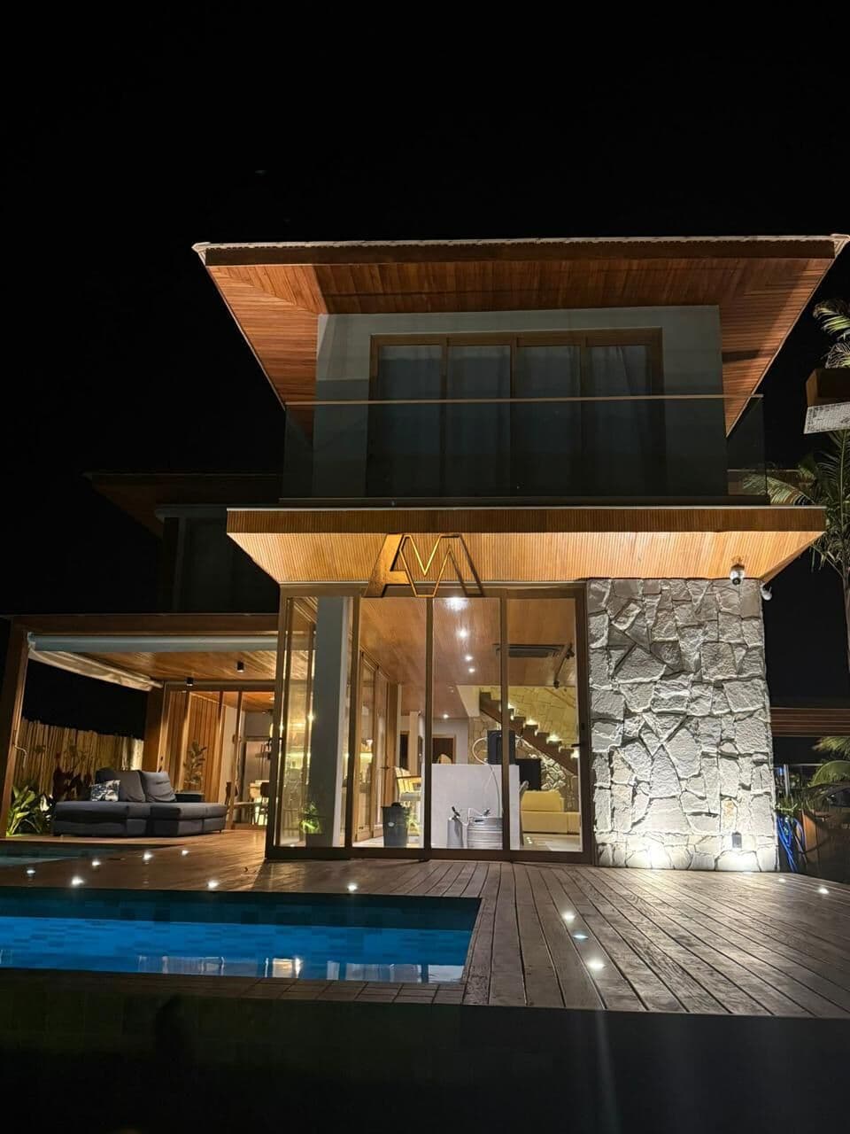 CASA 5 SUITES COM PISCINA EM IMBASSAI