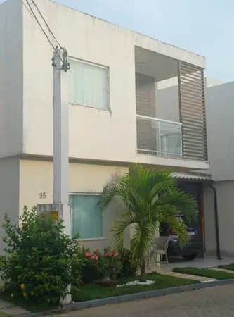 CASA 4 SUITES PORTEIRA FECHADA NA VILA PRAIANA