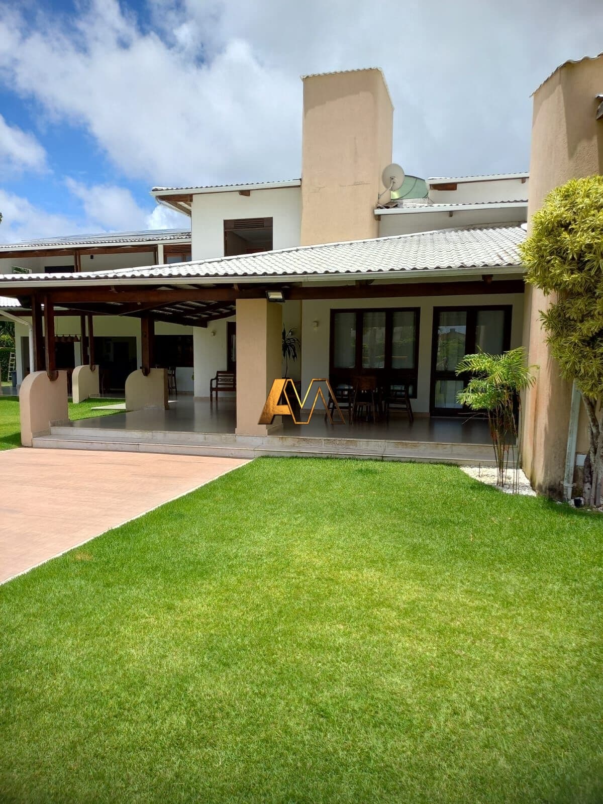 Casa de Condomínio em Lauro de Freitas - Portão