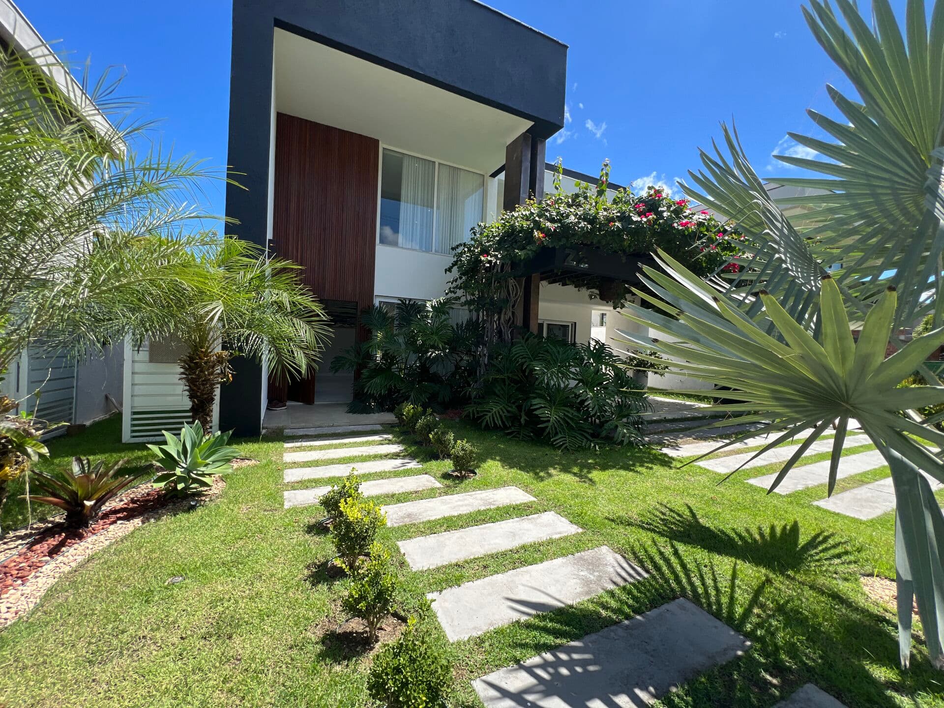 CASA 3 SUITES NO ALPHAVILLE LITORAL NORTE III