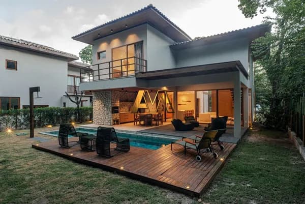 CASA 4 SUITES COM VARANDA EM PRAIA DO FORTE