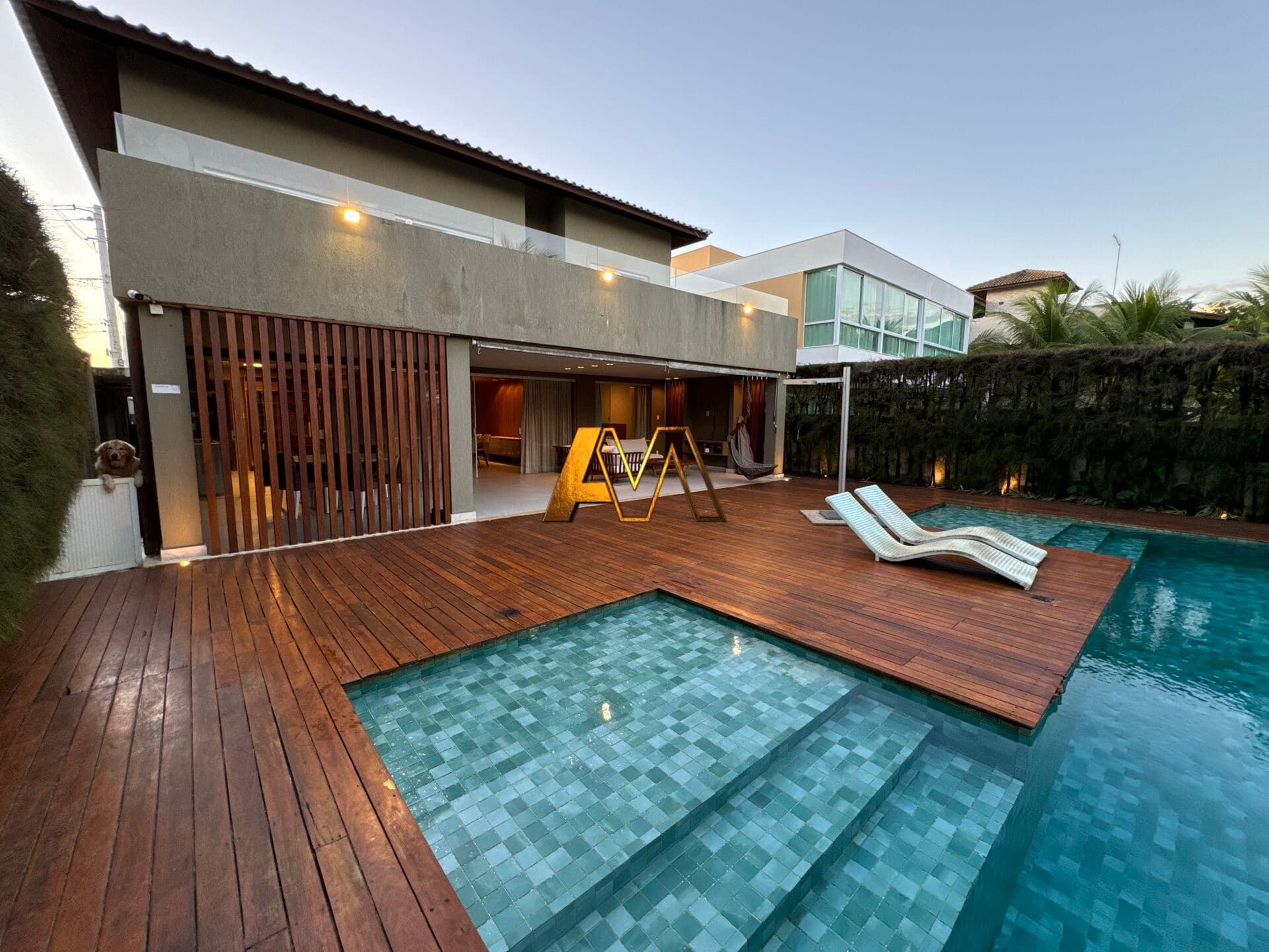 CASA DE LUXO 5 SUÍTES FRENTE MAR EM GUARAJUBA - PORTEIRA FECHADA