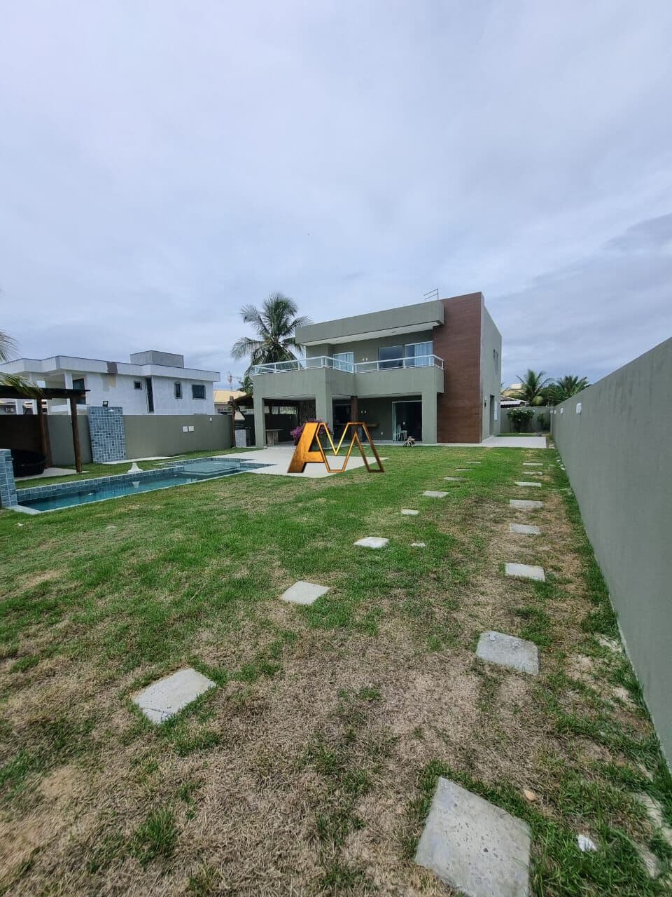 CASA 4 SUÍTES EM JACUÍPE