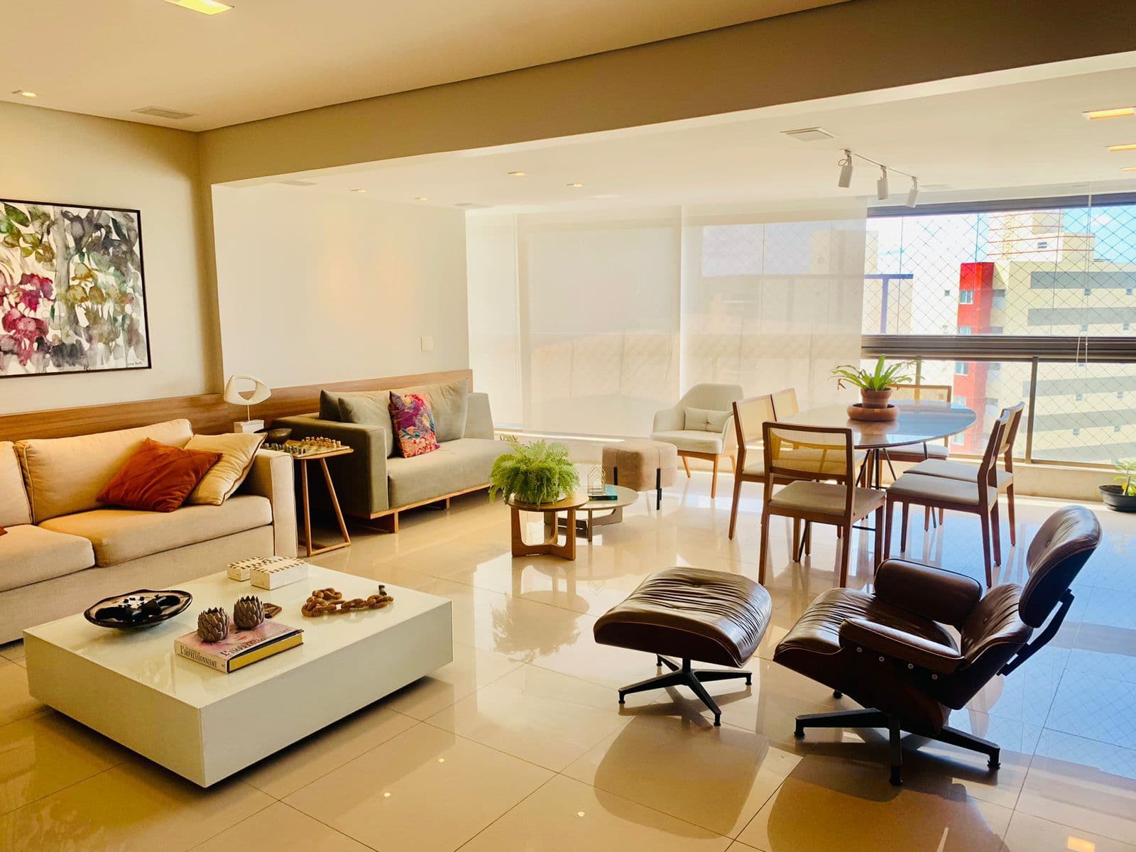 Apartamento com 3 suites e varandas integradas com churrasqueira