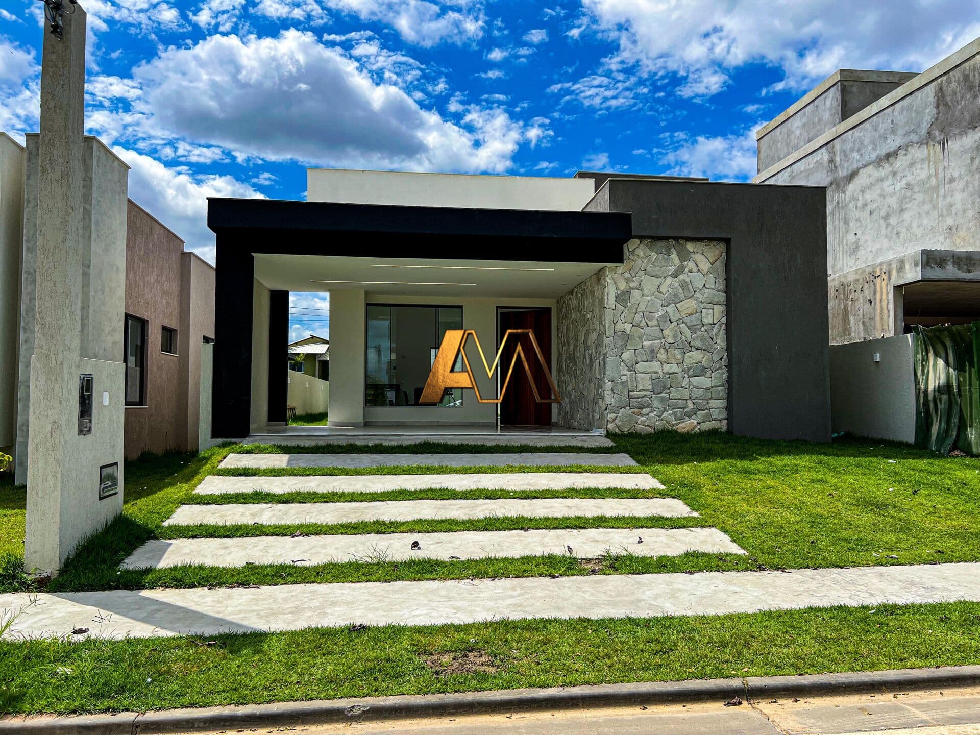 Casa de Condomínio em Camaçari - Jardim Limoeiro
