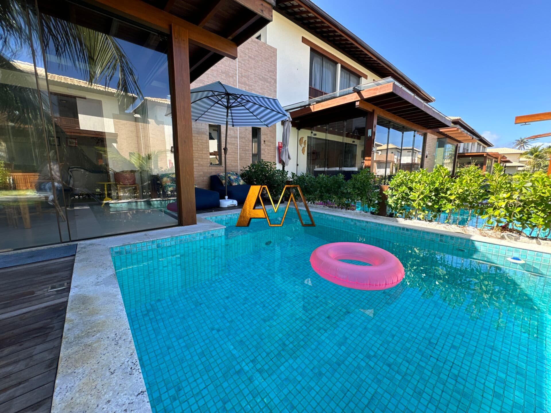 CASA 3 SUÍTES EM IMBASSAÍ