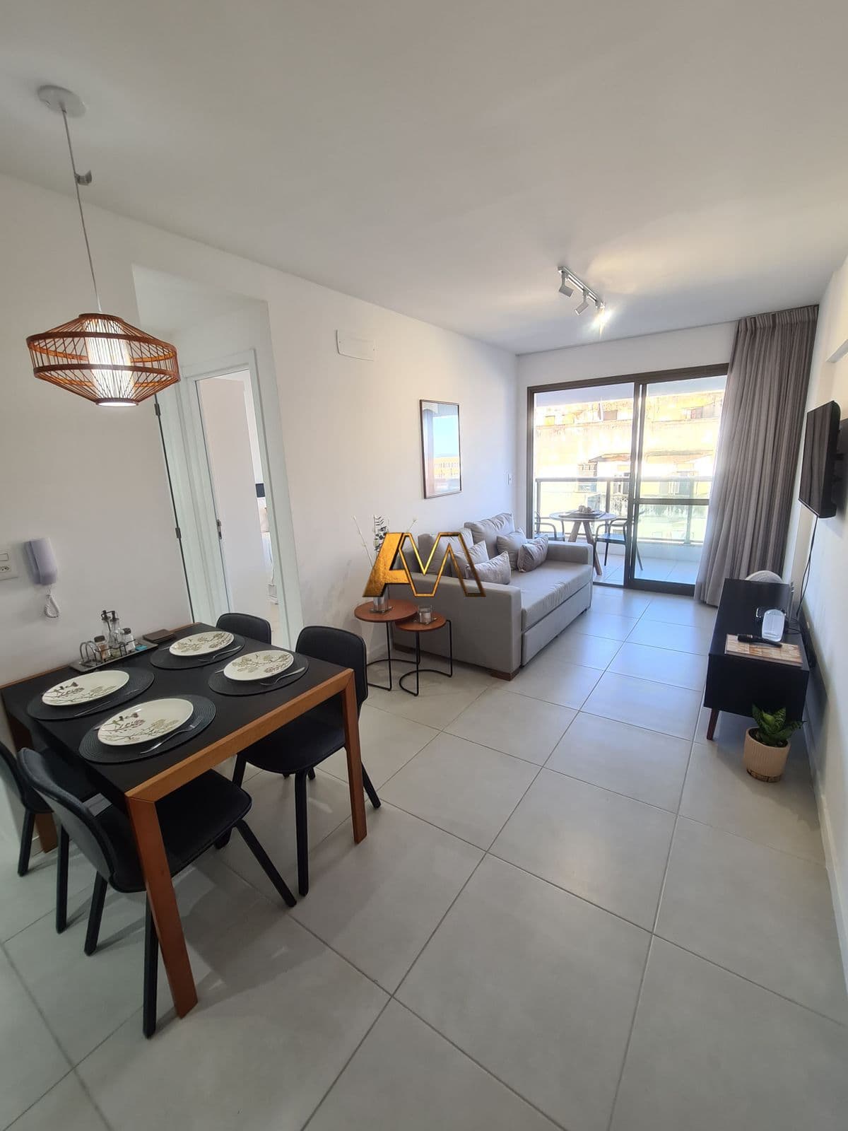 APTO QUARTO E SALA PORTEIRA FECHADA NA BARRA