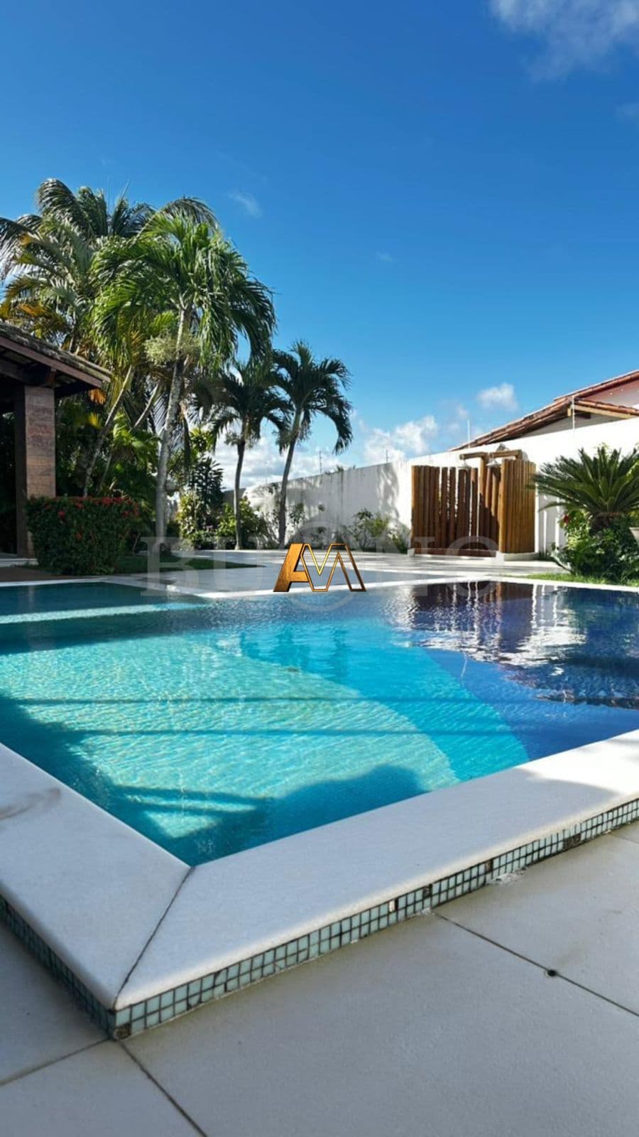 CASA 3 SUÍTES E COM PISCINA EM VILAS DO ATLÂNTICO