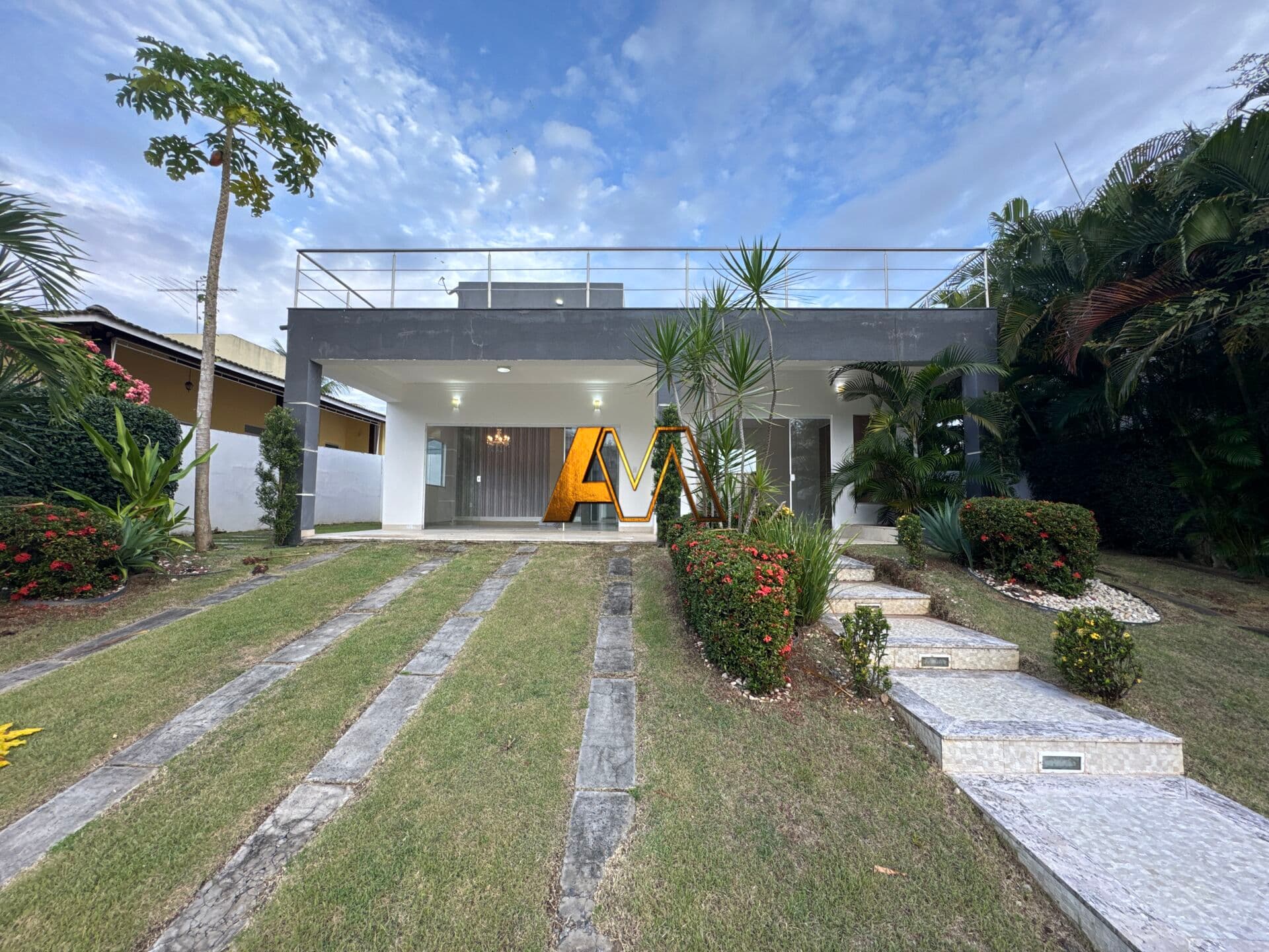CASA 4 SUÍTES EM ALPHAVILLE LITORAL NORTE I
