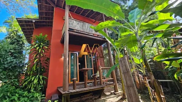DUPLEX COM VARANDA PROXIMO A PRAIA EM TAIPU DE FORA