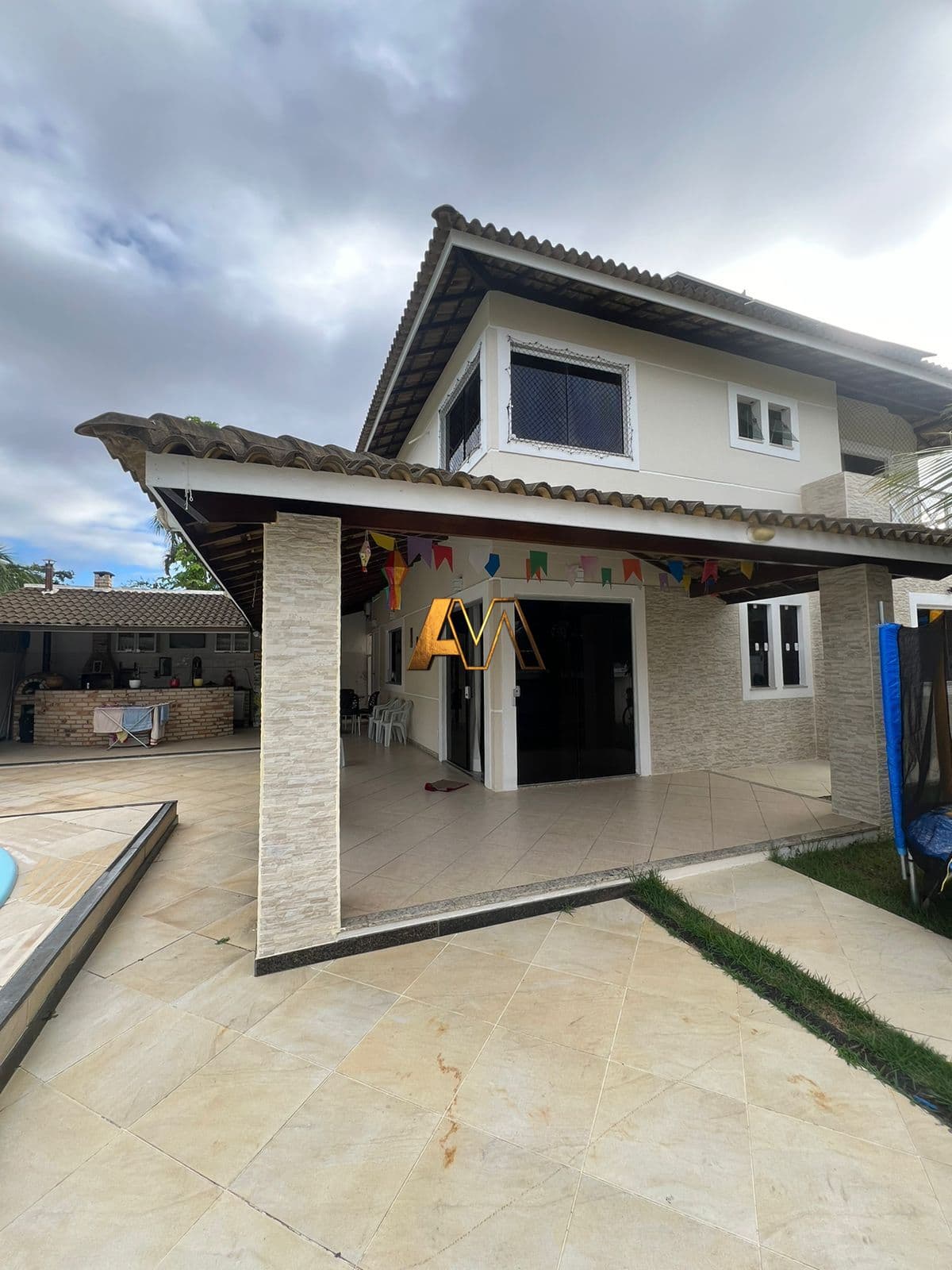 CASA 4 QUARTOS 3 SUÍTES EM BURAQUINHO