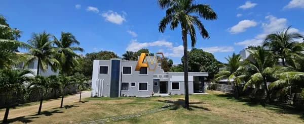 Casa de Condomínio em Lauro de Freitas - Portão
