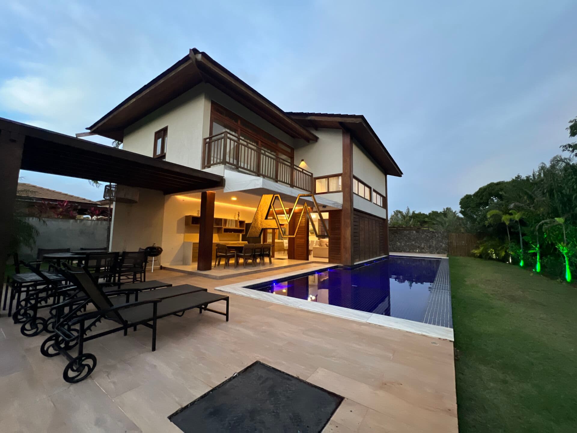 CASA 4 SUÍTES ALTO PADRÃO EM PRAIA DO FORTE