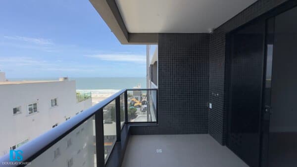 APARTAMENTO NOVO NA PRAIA BRAVA, COM VISTA MAR.