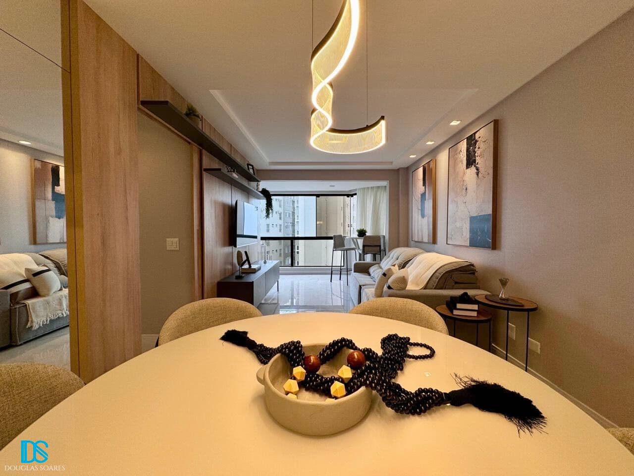 Apartamento com vista mar, mobiliado e decorado.