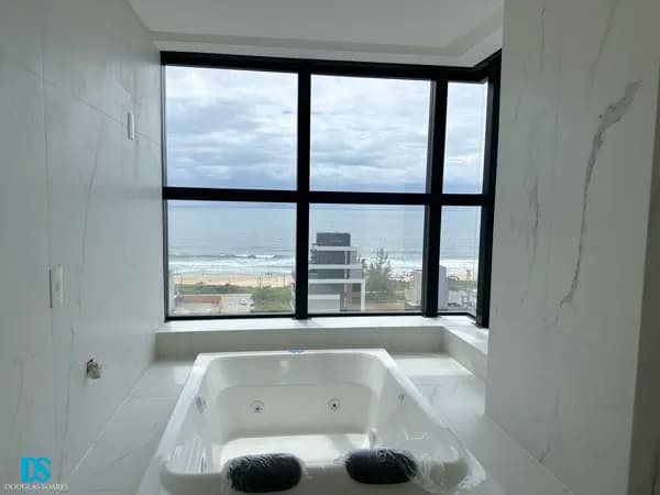 Apartamento Alto Padrão na Praia Brava.