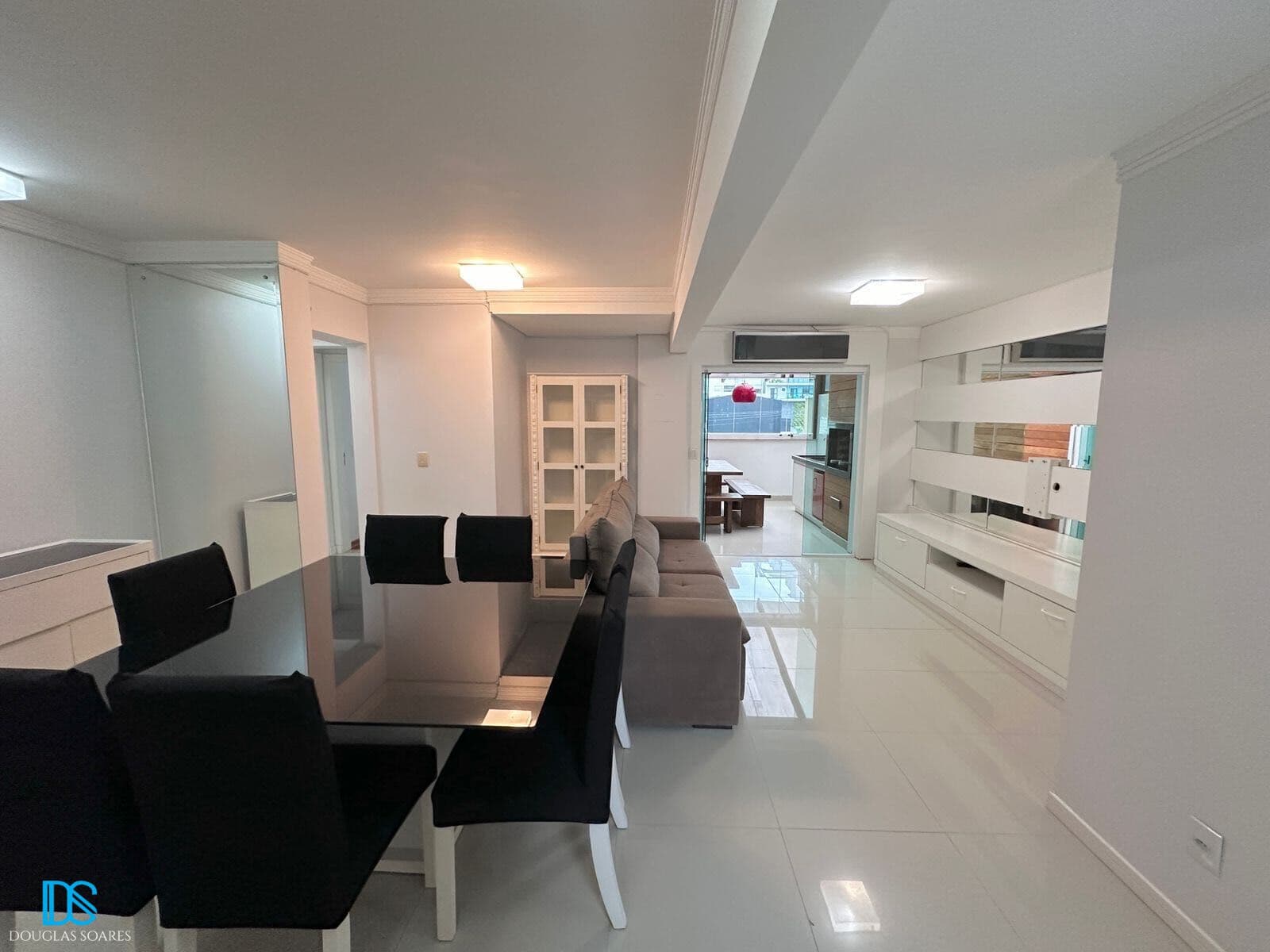 Apartamento 03 dormitórios na Praia Brava.