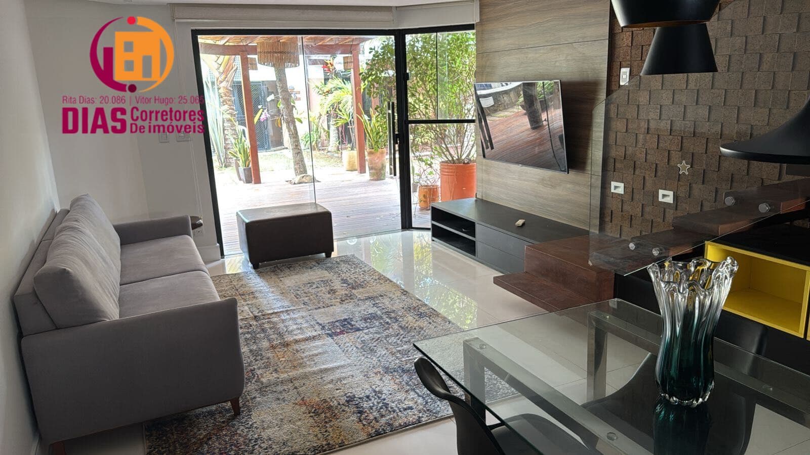 Vendo casa Triplex reformada Mobiliada climatizada com 3/4, sendo 2 suítes, 01 máster com closet no Condomínio Veredas do Atlântico I, 02 vagas com total infraestrutura ao lado do novo Hiper Ideal - Patamares - SSA/BA.