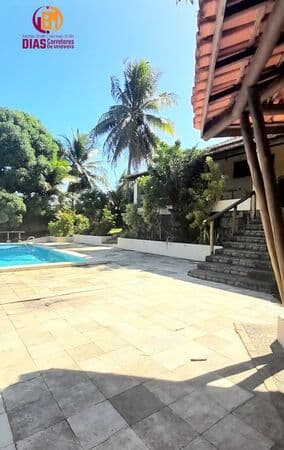 Casa sítio do Lado da praia em Condomínio com 2000m2 e 7/4 com 5 suítes e piscina, espaço gourmet e muito verde com árvores frutíferas