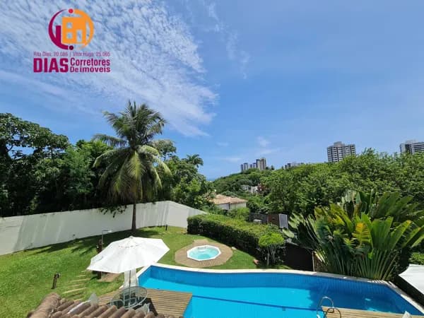 Vendo Linda Casa nascente com vista mar de Alto Padrão em Patamares dentro de condomínio fechado com 5/4, suítes , piscina particular, varandas, mobiliada e decorada. SSA/BA.