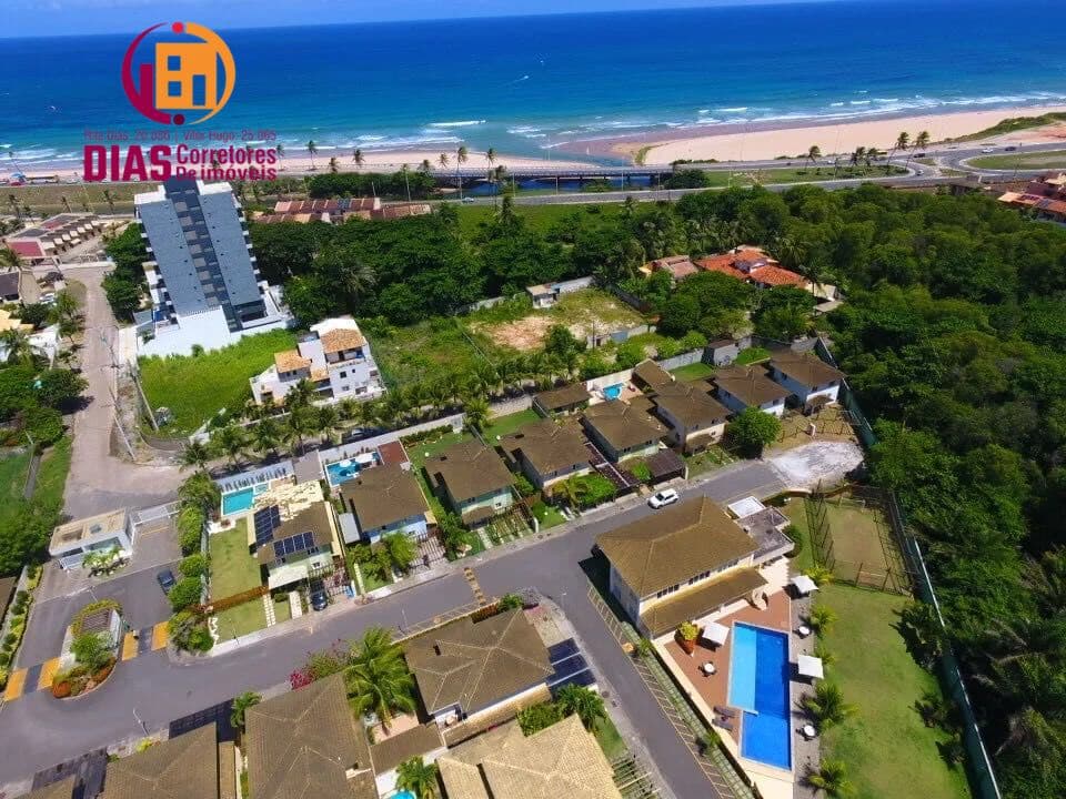 Vendo Casa com 419m2 com piscina privativa, espaço gourmet , 4/4, 2 suítes, energia solar,4 vagas em Condomínio total infraestrutura - Patamares - Salvador/BA.