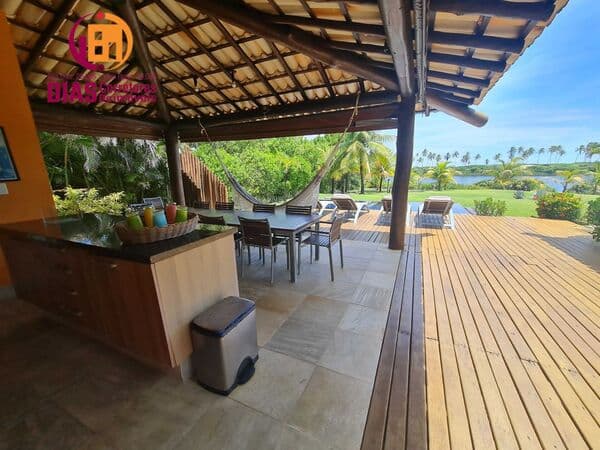 Vendo linda Casa no complexo de sauípe de porteira fechada mobiliada e decorada com 1.612m2 , 4 suítes completas, sendo 01 térrea, nascente com vista mar e lagoa em Condomínio com total no complexo de Saiupe