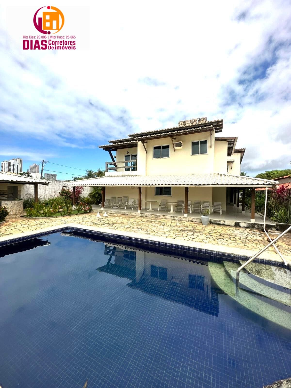 Casa 5 suítes em condomínio fechado em Jaguaribe, Salvador/BA