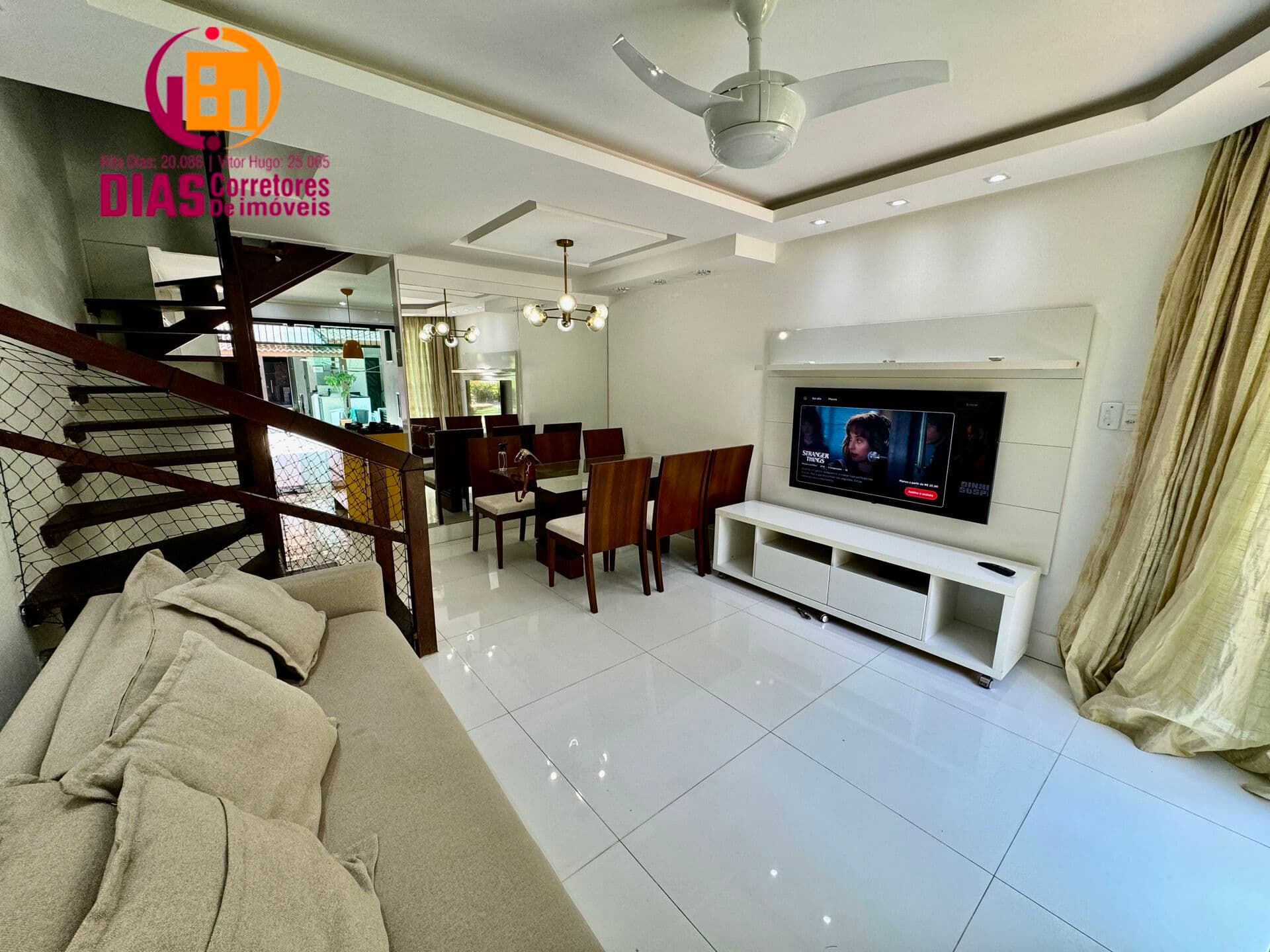 Alugo casa Triplex semi mobiliada e armários fixos e climatizada com 3/4, sendo 2 suítes, 01 máster com closet no Condomínio Veredas do Atlântico I, 02 vagas com total infraestrutura ao lado do novo Hiper Ideal - Patamares - SSA/BA.
