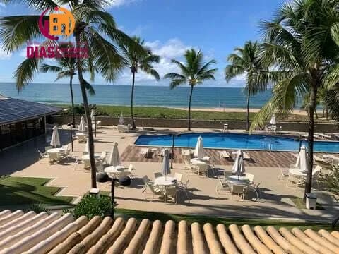 Vendo Casa Duplex pé na areia de porteira fechada com 3 suítes, sendo a máster térrea, 2 vagas, em frente praia, total infraestrutura, 2 vagas - Itacimirim - Camaçari/BA.