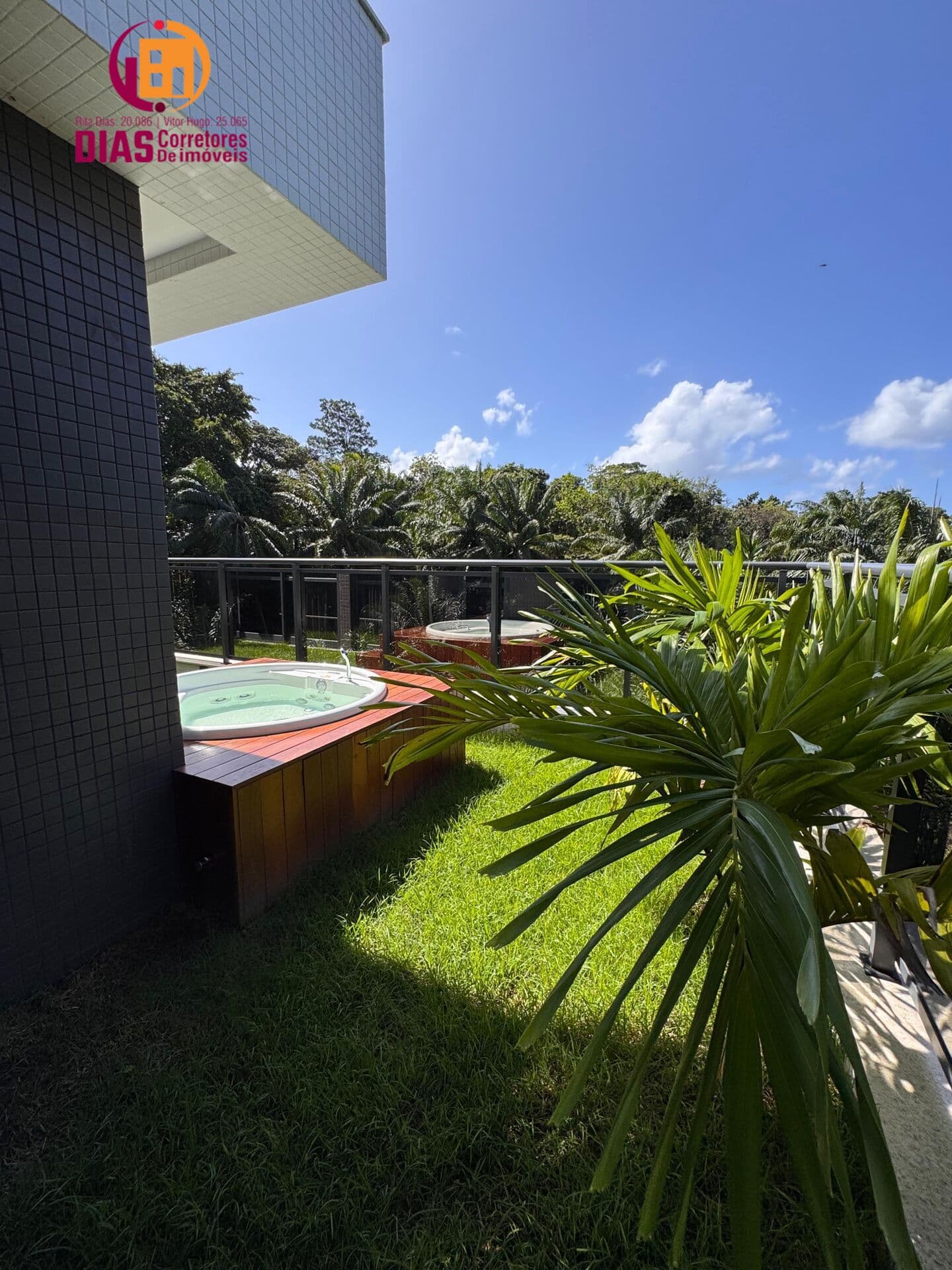 Vendo Apartamento Garden térreo 125 m² construída e área verde privativa - Alphaville - SSA/BA.