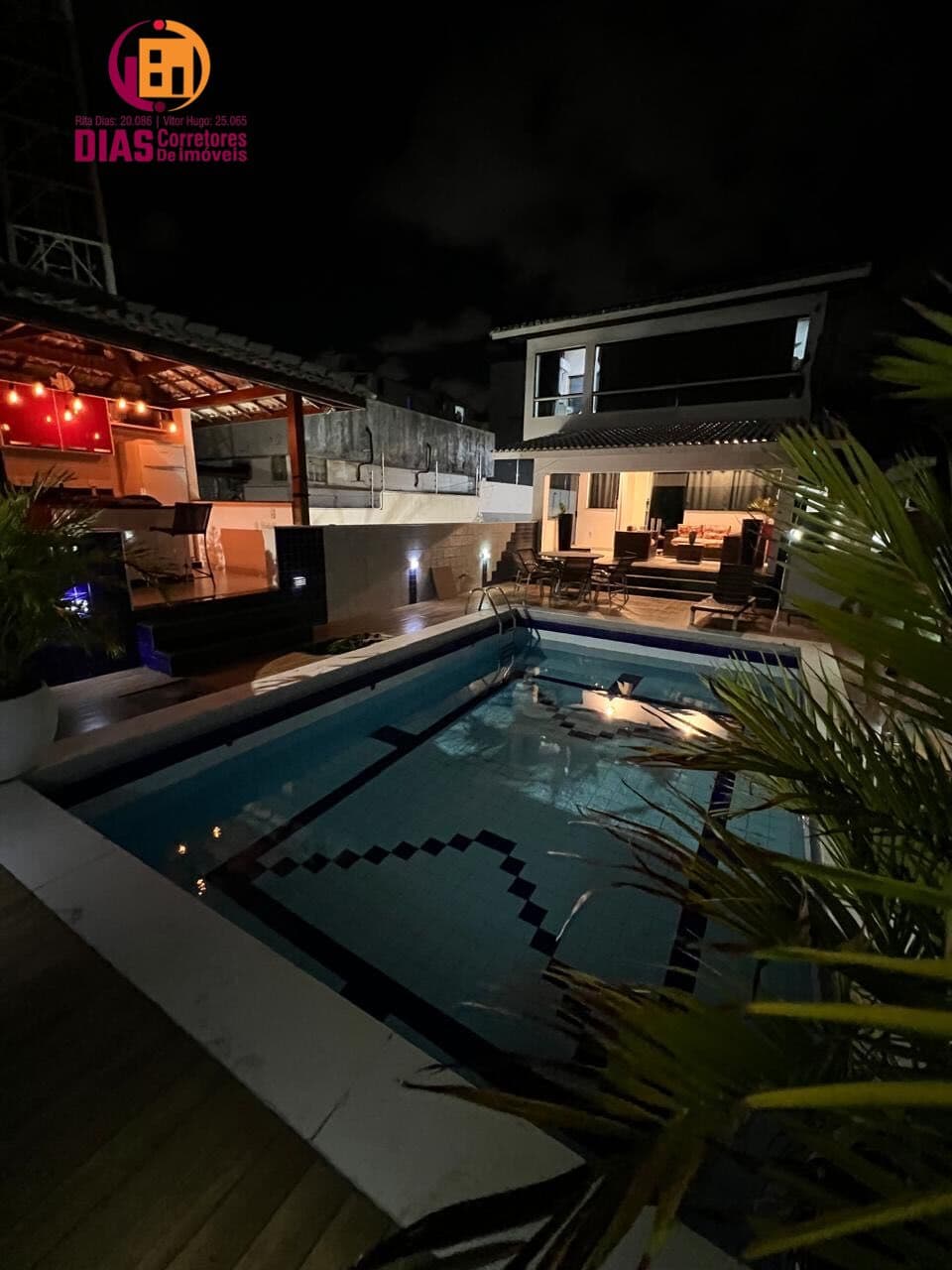 Vendo em Super Oportunidade Casa com 570m2 com piscina privativa espaço gourmet, 4/4 suítes, garagem - Placafor - Salvador/Ba.