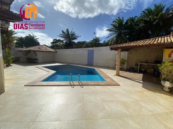 Alugo casa terréa com 300m2 piscina particular com 4/4, 2 suítes, 3 vagas em condomínio com total infraestrutura - Buraquinho - Lauro de Freitas/BA.